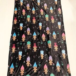 Cakeworthy x Good Luck Trolls Plush Throw Blanket Black